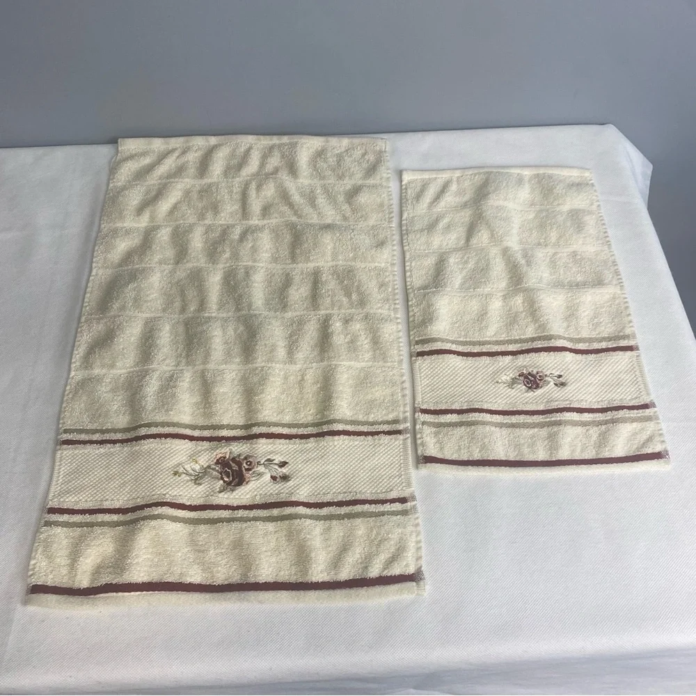 Floral Embroidered Towel Set - Cream and Pink